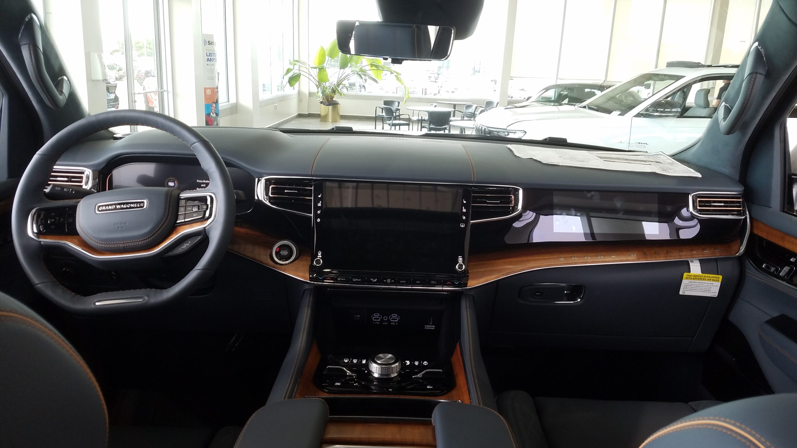 2022_Jeep_Grand_Wagoneer_interior