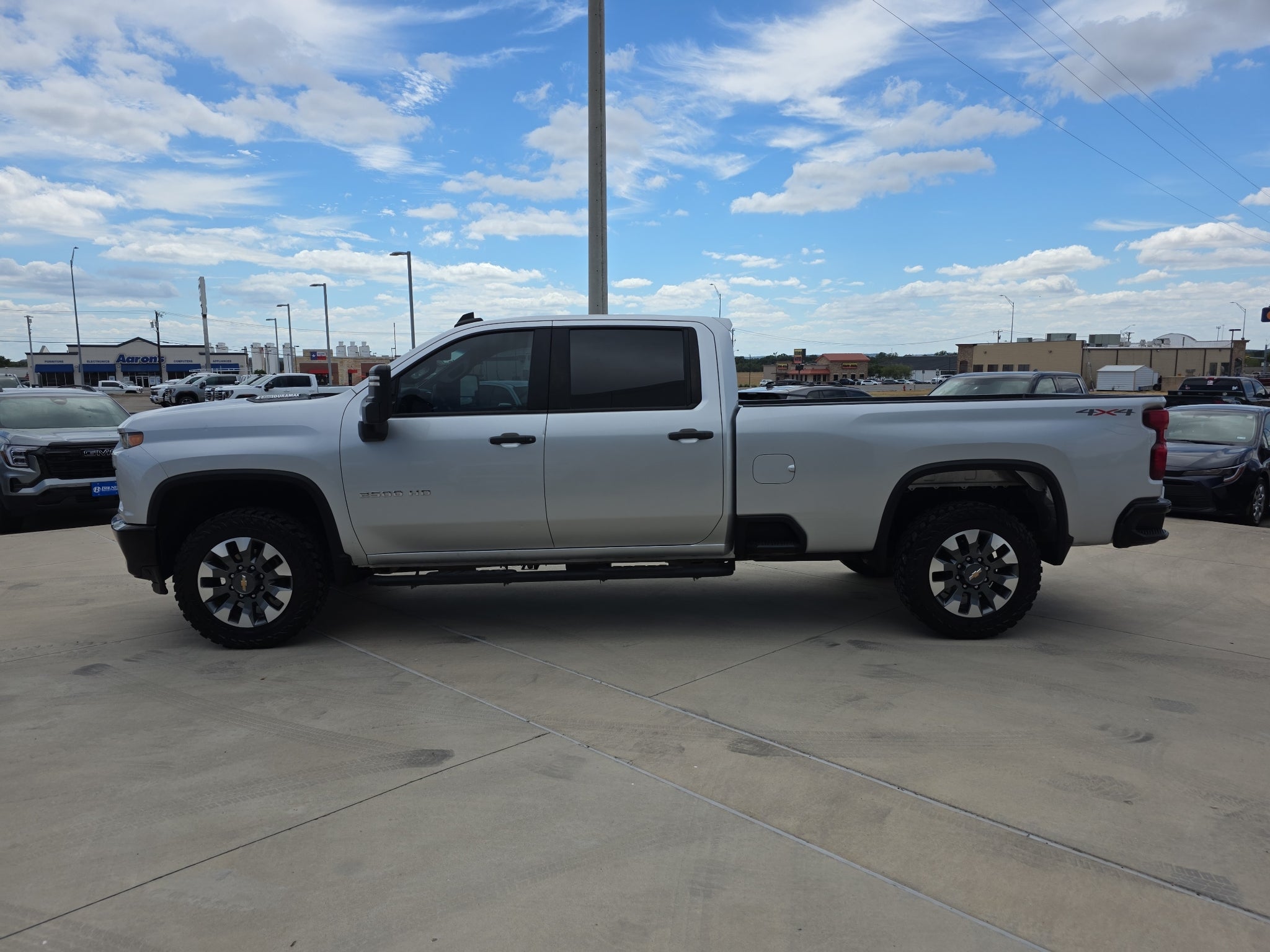 2022 Chevrolet Silverado Custom