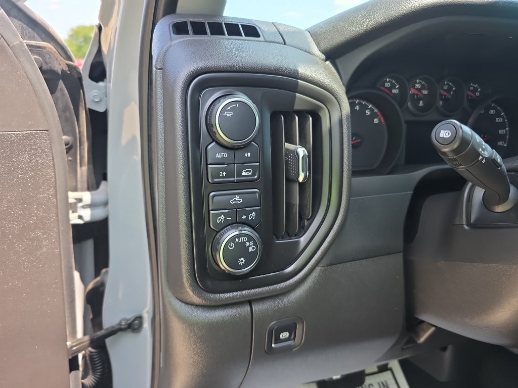 2024 Chevrolet Silverado Custom