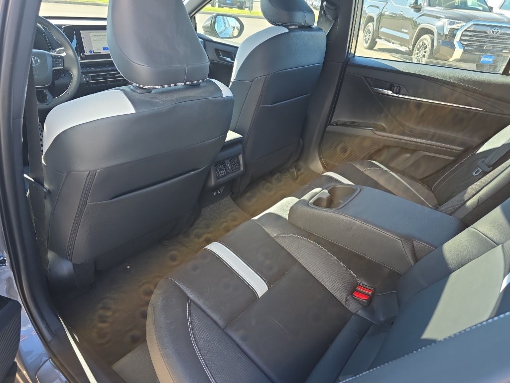 2025 Toyota Camry Hybrid SE