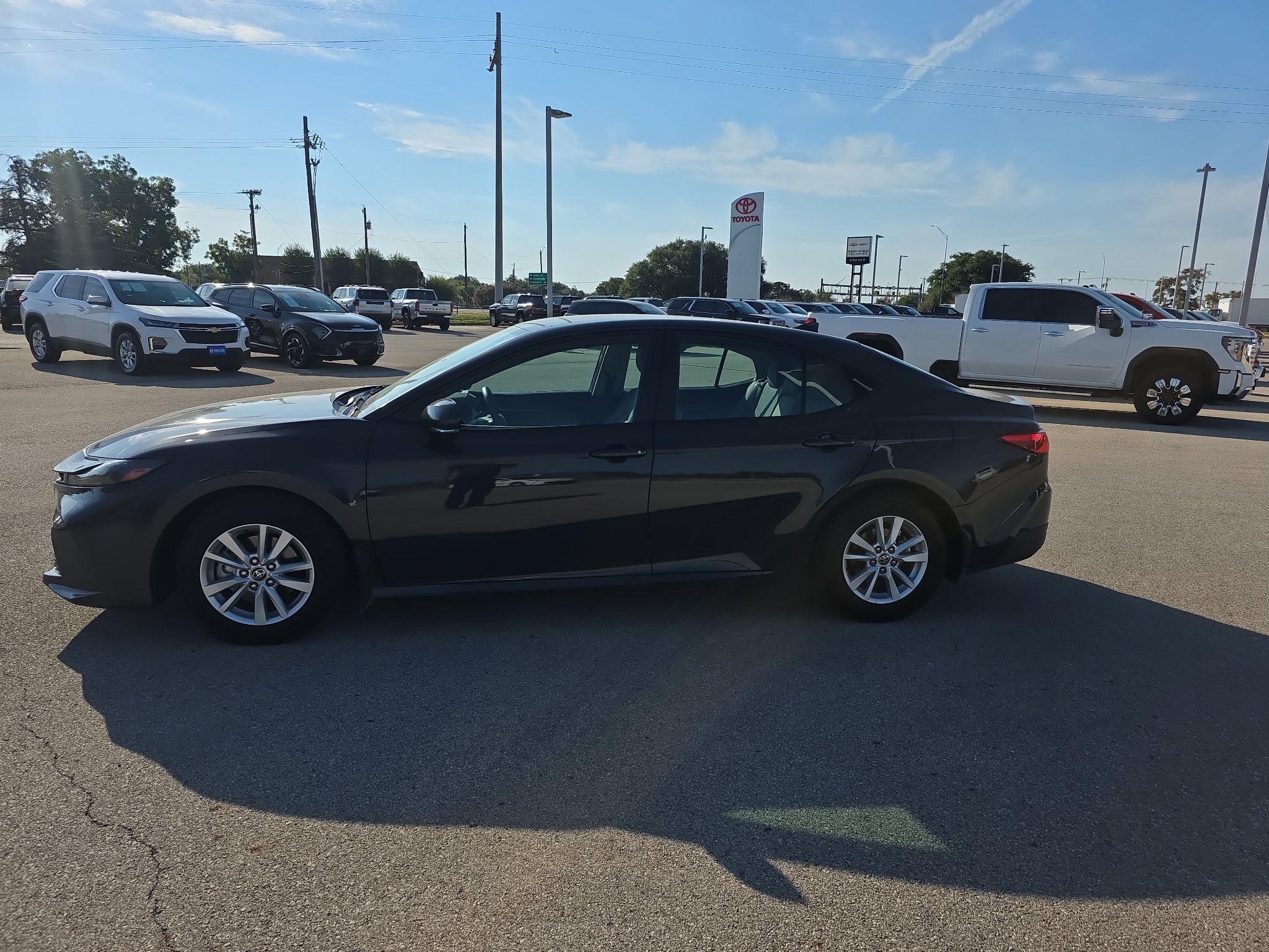 2025 Toyota Camry Hybrid LE