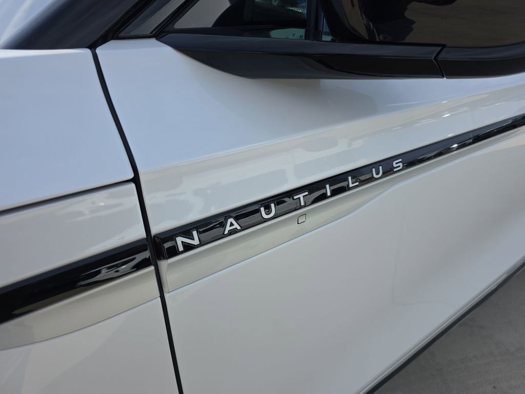 2025 Lincoln Nautilus Reserve