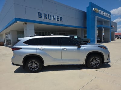 2024 Toyota Highlander Base