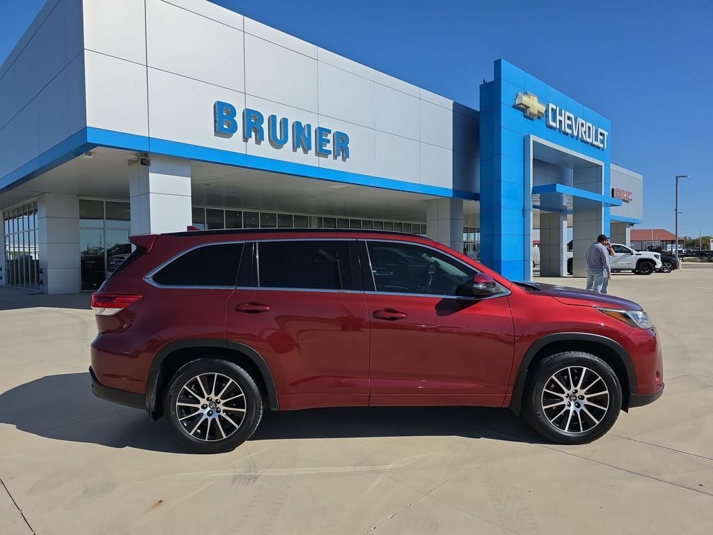 2017 Toyota Highlander SE