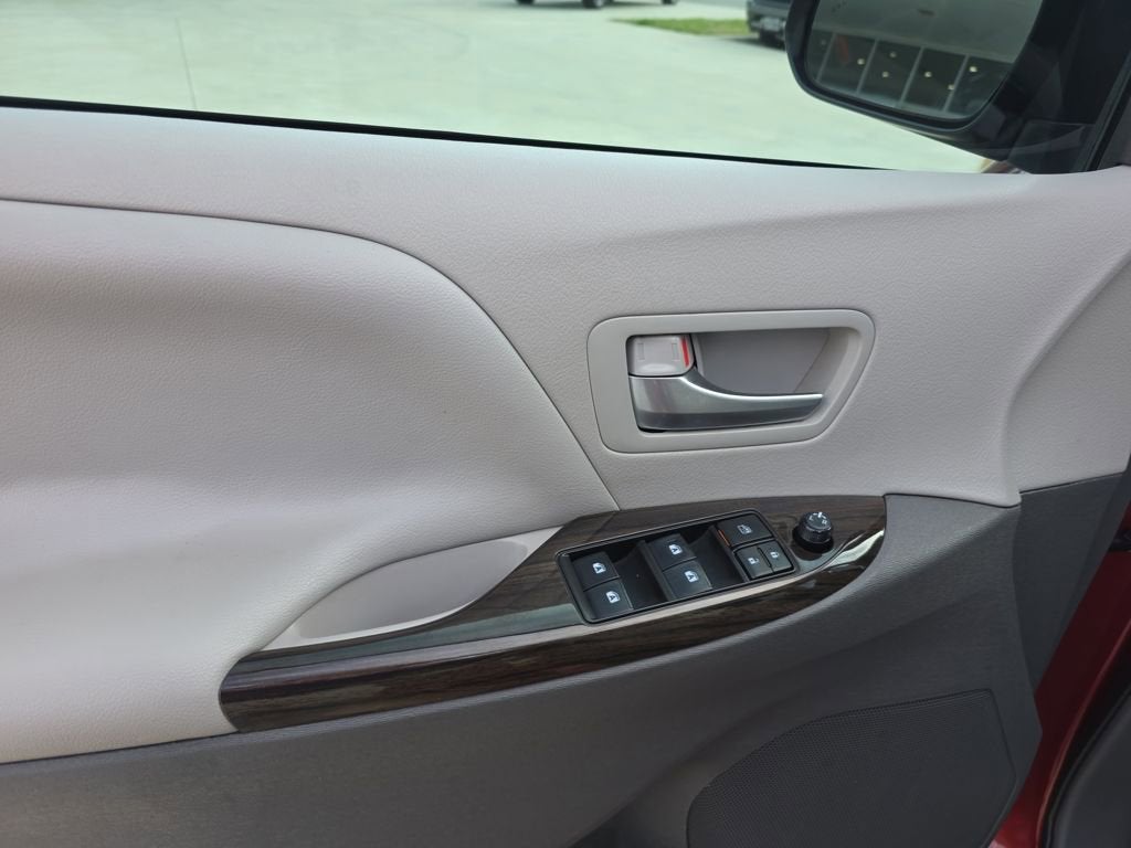 2020 Toyota Sienna Base