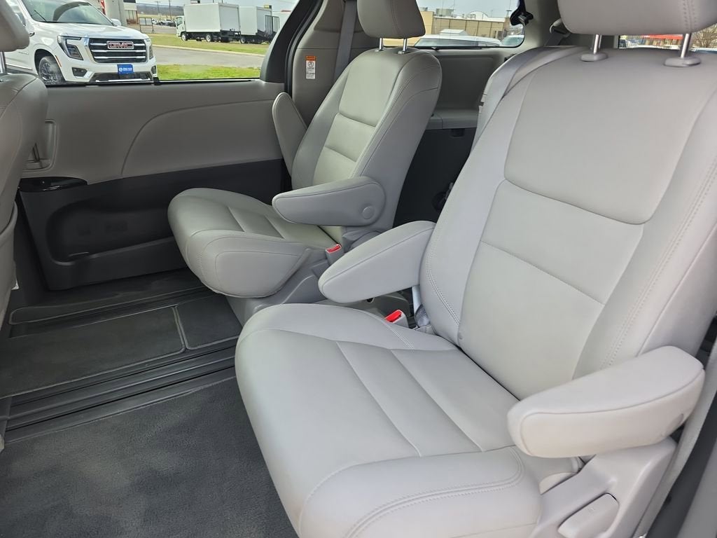 2020 Toyota Sienna Base