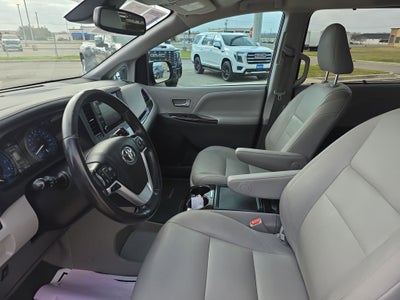 2020 Toyota Sienna Base