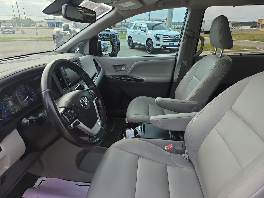 2020 Toyota Sienna Base