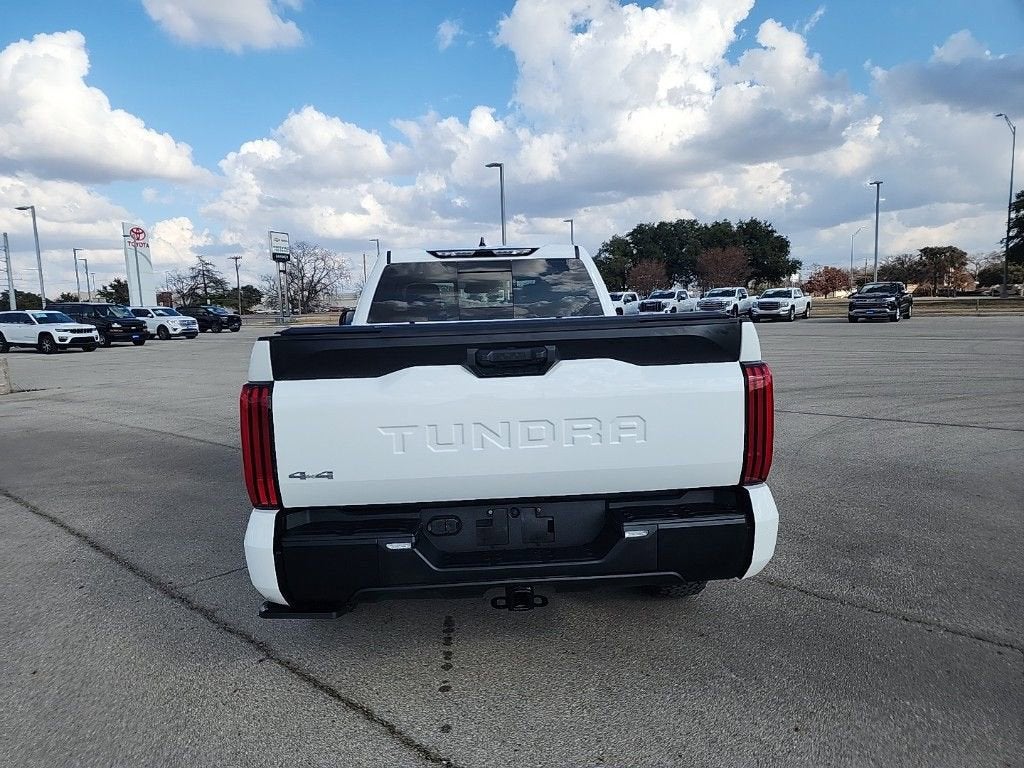 2022 Toyota Tundra 4WD SR5