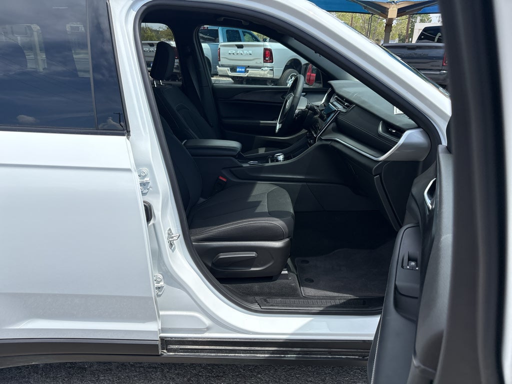 2025 Jeep Grand Cherokee GRAND CHEROKEE LAREDO 4X4