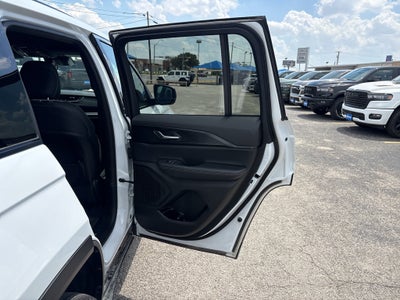 2025 Jeep Grand Cherokee GRAND CHEROKEE LAREDO 4X4
