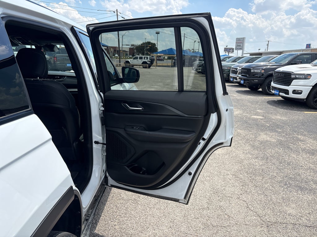 2025 Jeep Grand Cherokee GRAND CHEROKEE LAREDO 4X4
