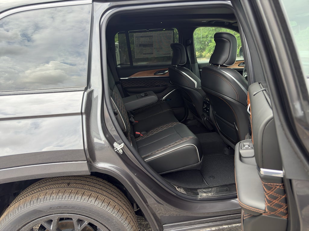 2026 Jeep Grand Cherokee GRAND CHEROKEE SUMMIT 4X4
