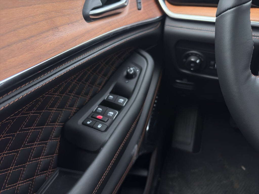 2026 Jeep Grand Cherokee GRAND CHEROKEE SUMMIT 4X4