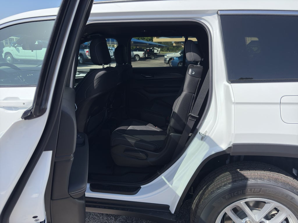 2026 Jeep Grand Cherokee GRAND CHEROKEE L LAREDO 4X4
