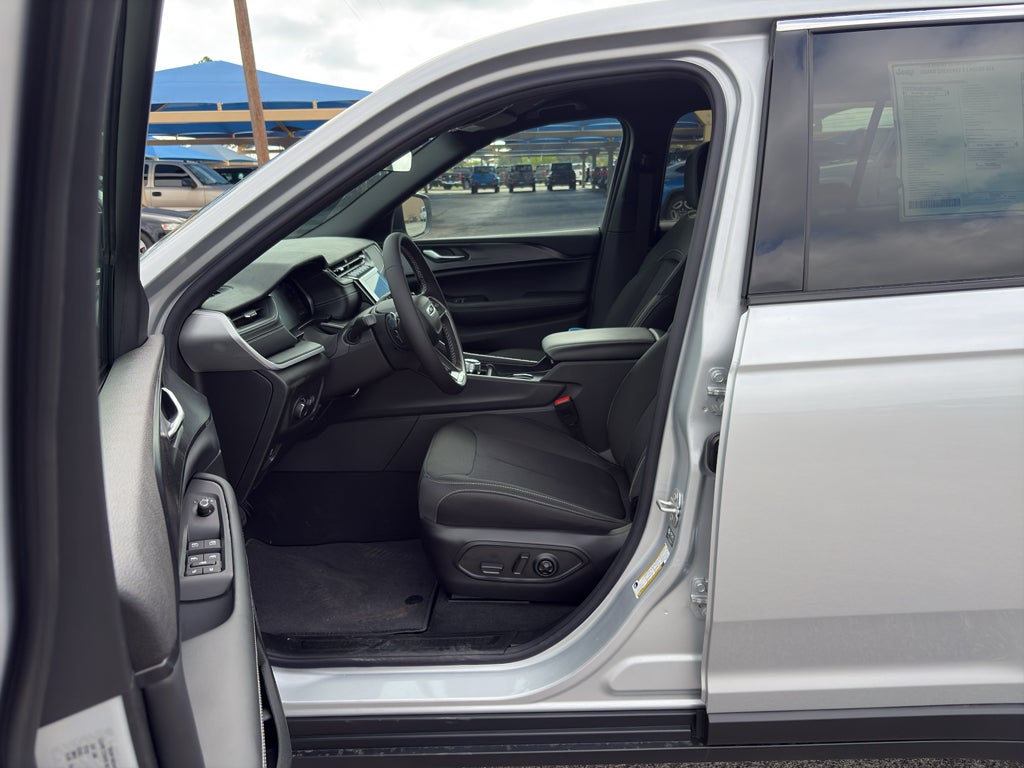 2026 Jeep Grand Cherokee GRAND CHEROKEE L LAREDO 4X4