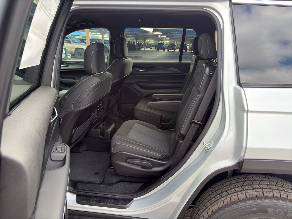 2026 Jeep Grand Cherokee GRAND CHEROKEE L LAREDO 4X4