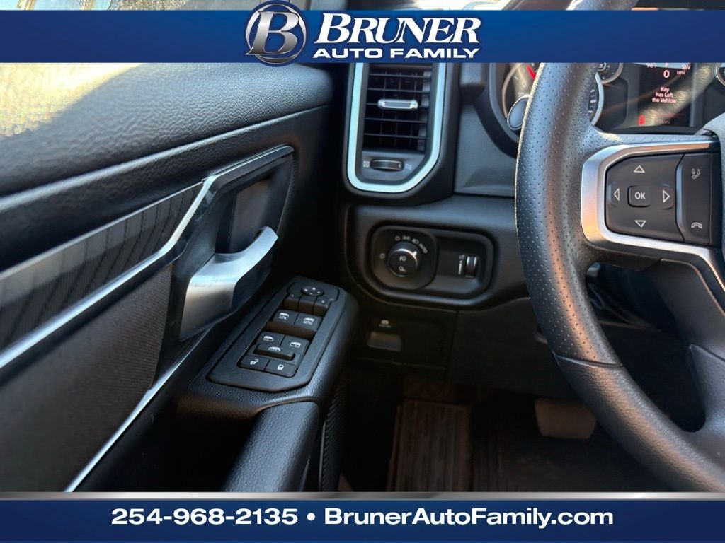 2025 RAM Ram 1500 RAM 1500 LONE STAR CREW CAB 4X2 5'7' BOX