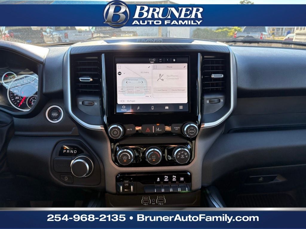 2025 RAM Ram 1500 RAM 1500 LONE STAR CREW CAB 4X2 5'7' BOX