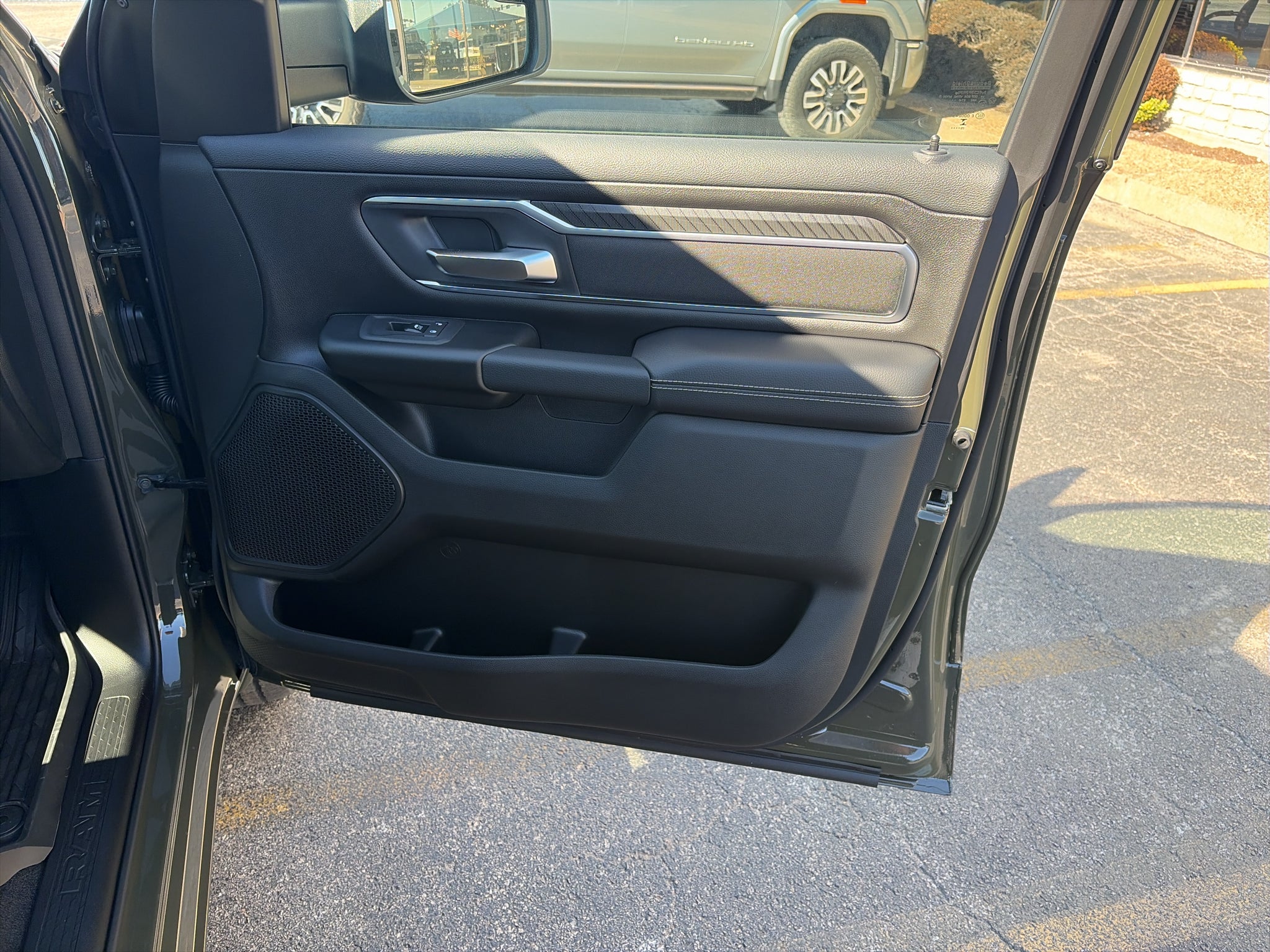 2027 RAM Ram 1500 RAM 1500 LONE STAR CREW CAB 4X4 5'7' BOX