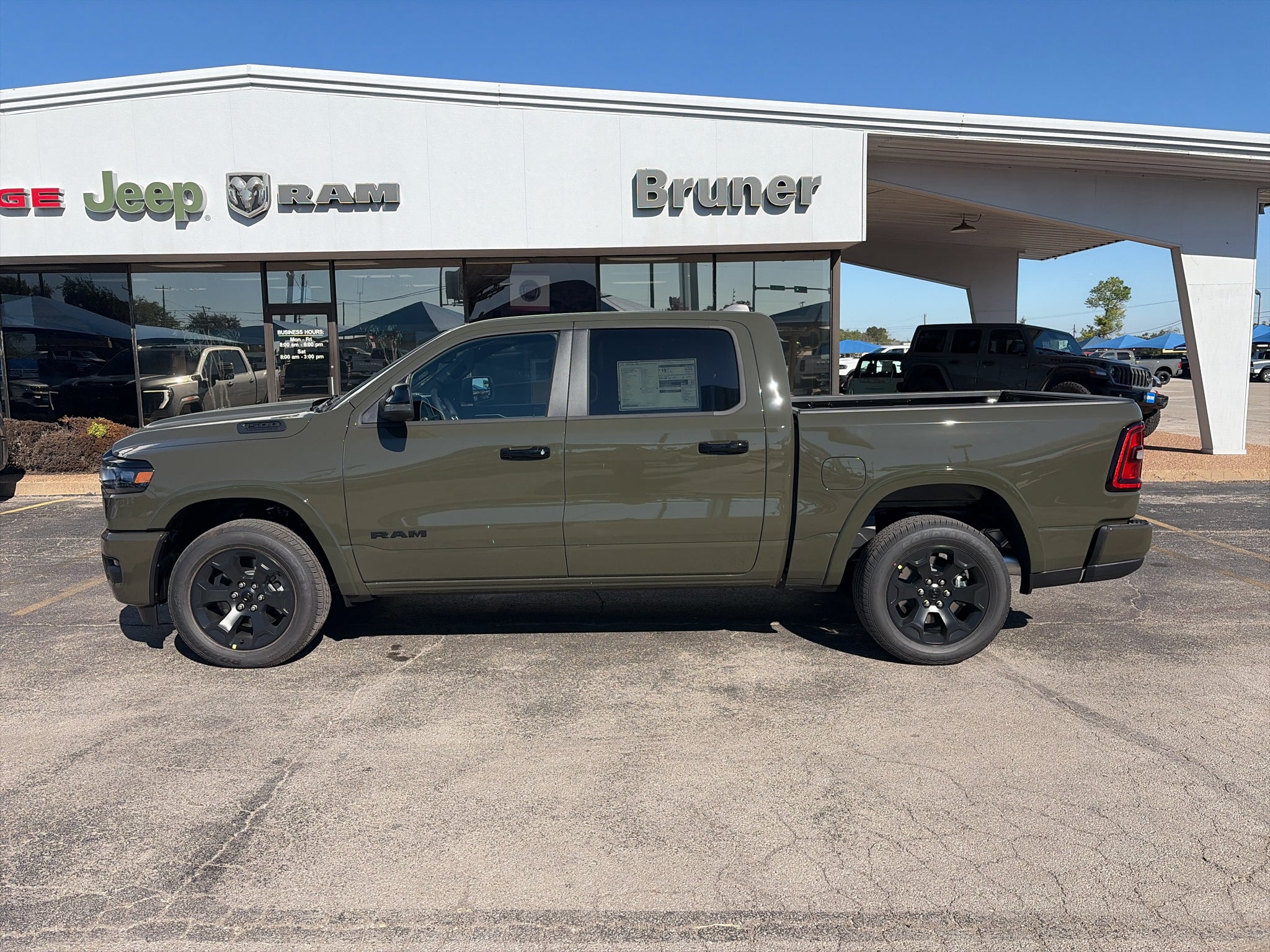 2027 RAM Ram 1500 RAM 1500 LONE STAR CREW CAB 4X4 5'7' BOX