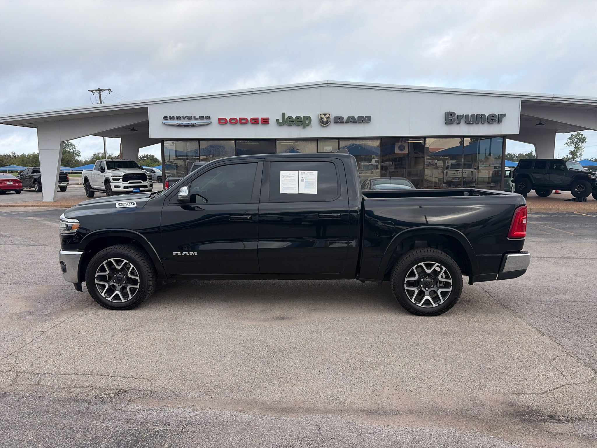2025 RAM 1500 Laramie Crew Cab 4x4 5'7' Box