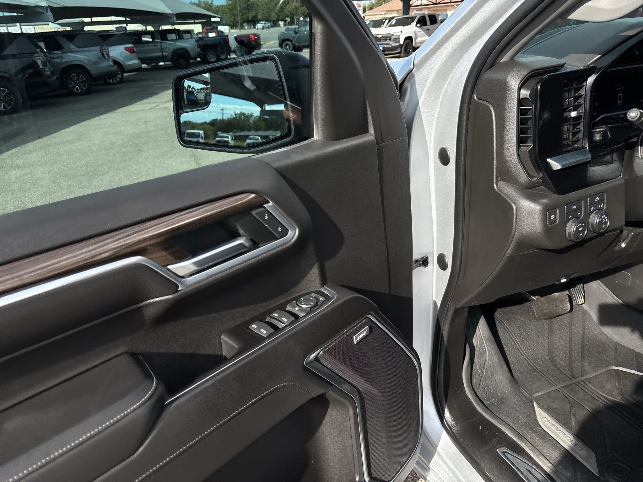 2022 Chevrolet Silverado 1500 4WD Crew Cab Short Bed RST