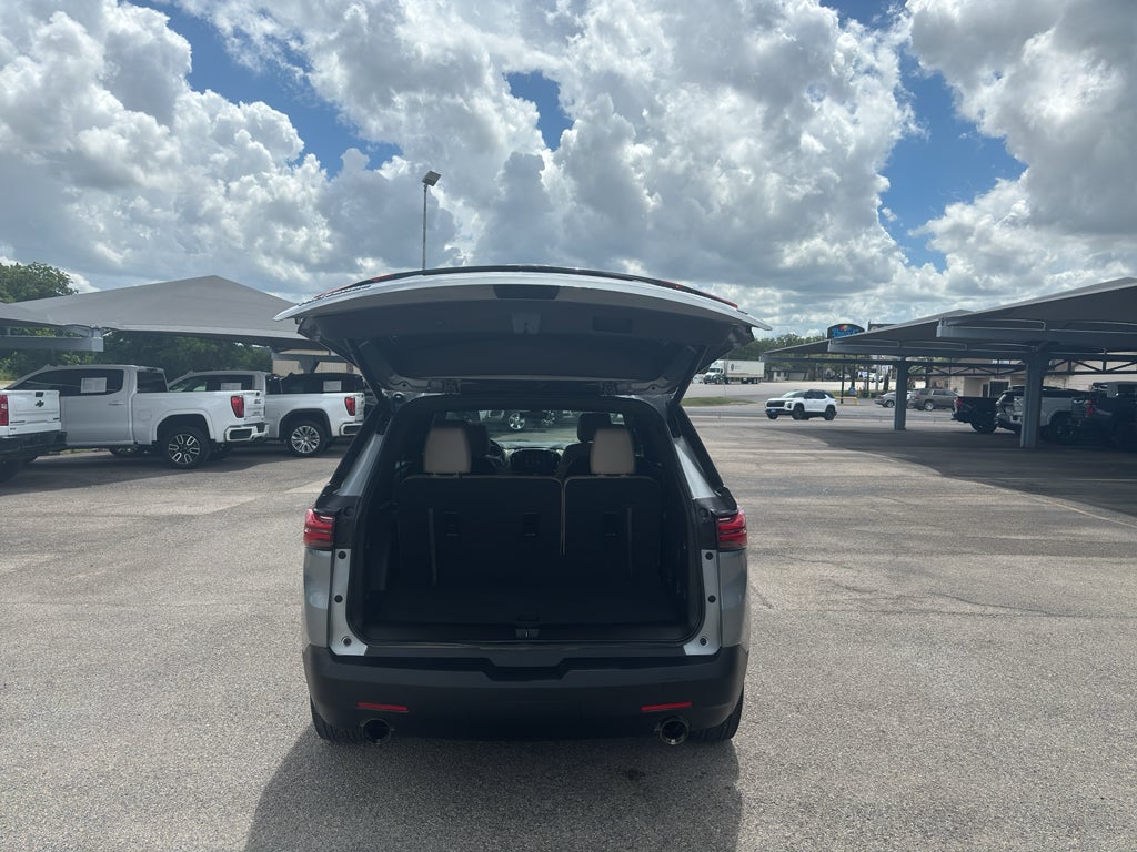 2023 Chevrolet Traverse FWD LT Leather