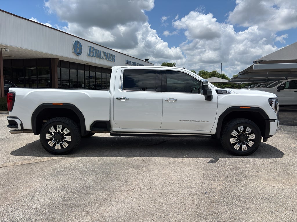 2024 GMC Sierra 2500HD 4WD Crew Cab Standard Bed Denali