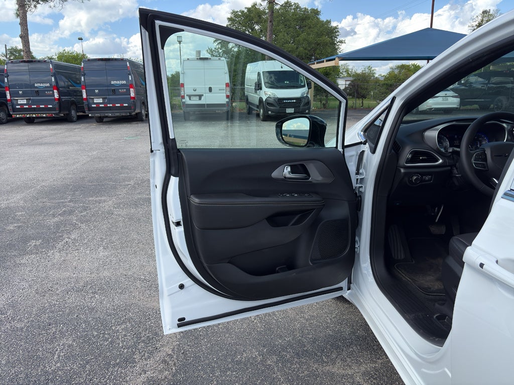 2026 Chrysler Voyager VOYAGER LX