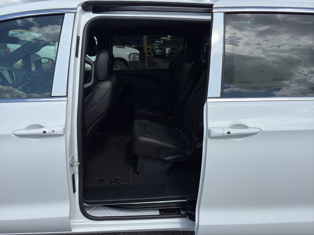 2026 Chrysler Voyager VOYAGER LX