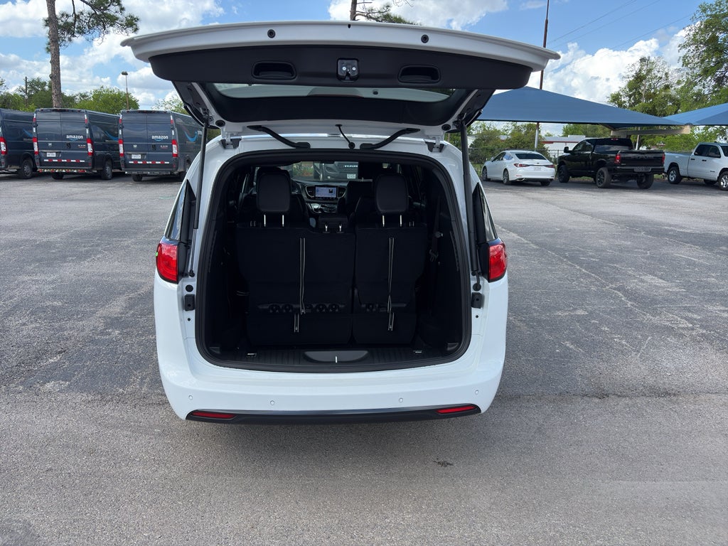 2026 Chrysler Voyager VOYAGER LX