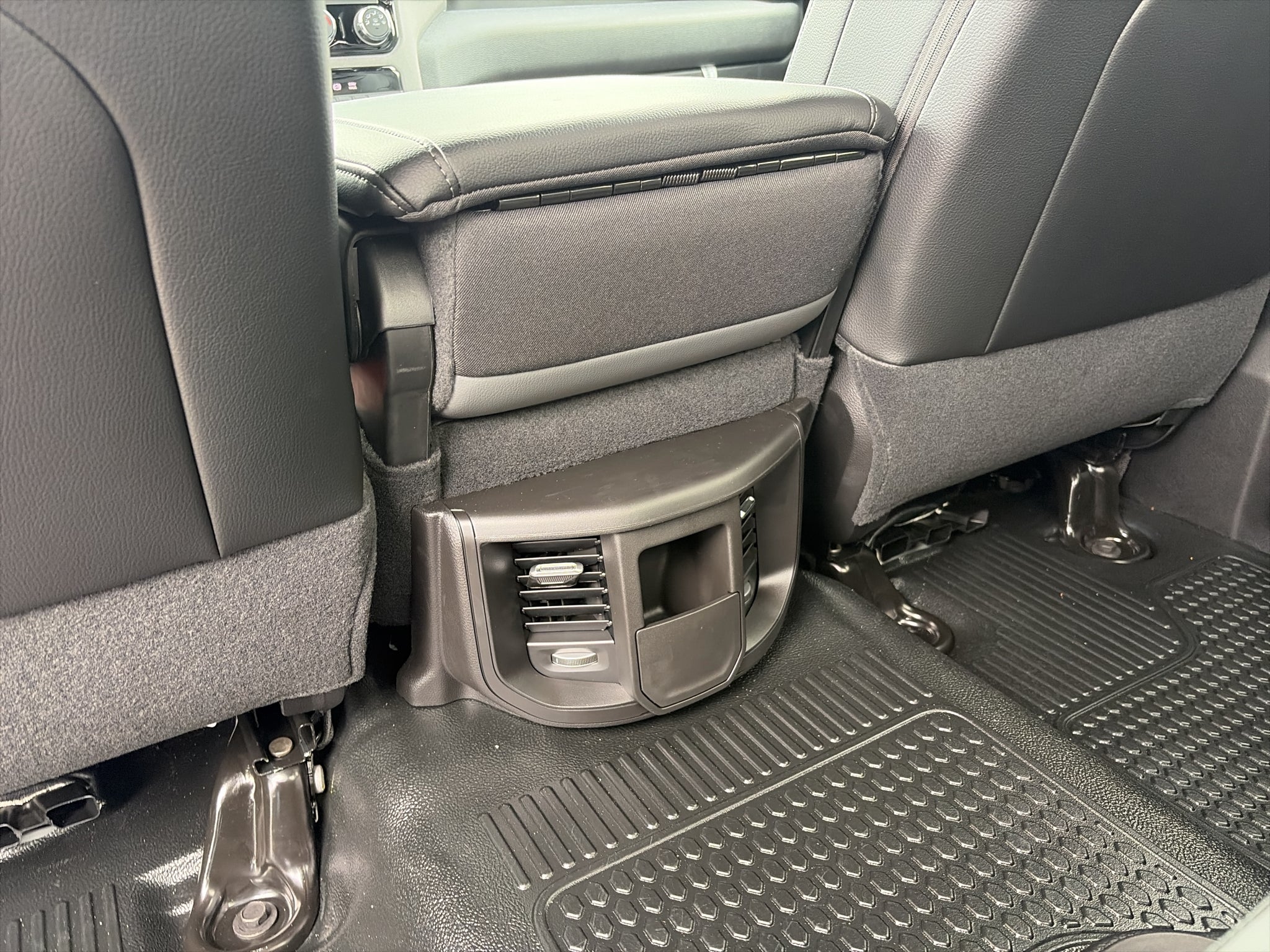 2027 RAM Ram 3500 RAM 3500 TRADESMAN CREW CAB 4X4 8' BOX