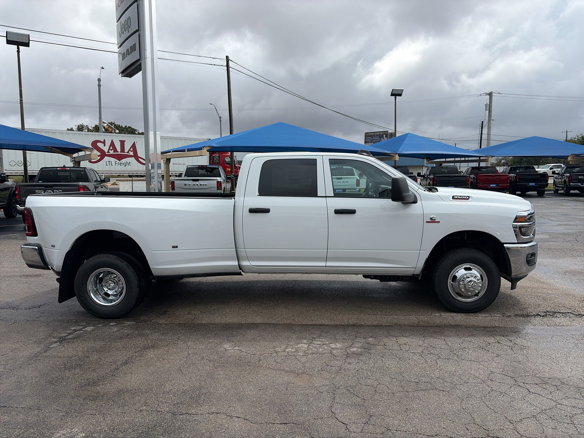 2027 RAM Ram 3500 RAM 3500 TRADESMAN CREW CAB 4X4 8' BOX
