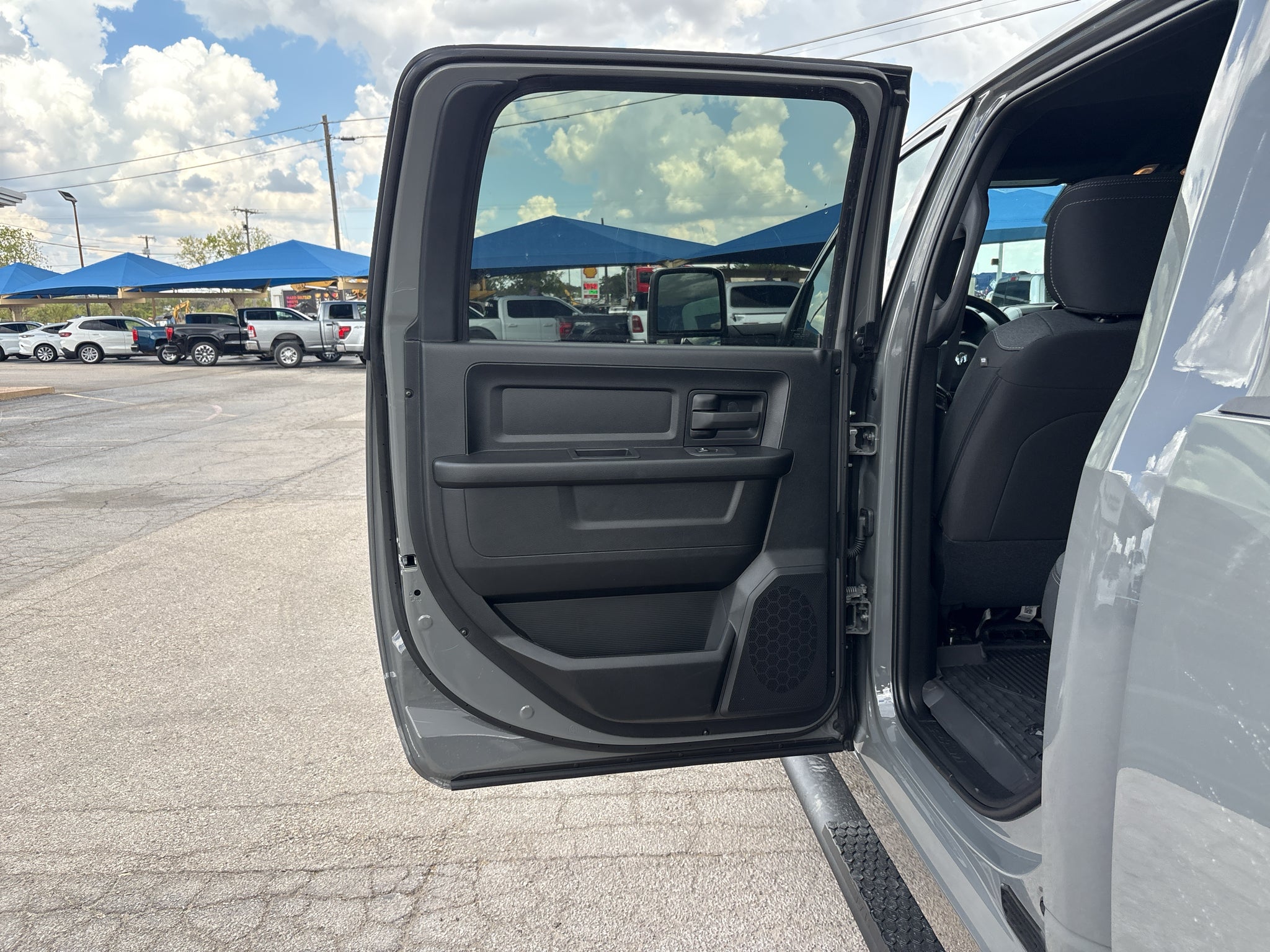 2027 RAM Ram 3500 RAM 3500 TRADESMAN CREW CAB 4X4 8' BOX