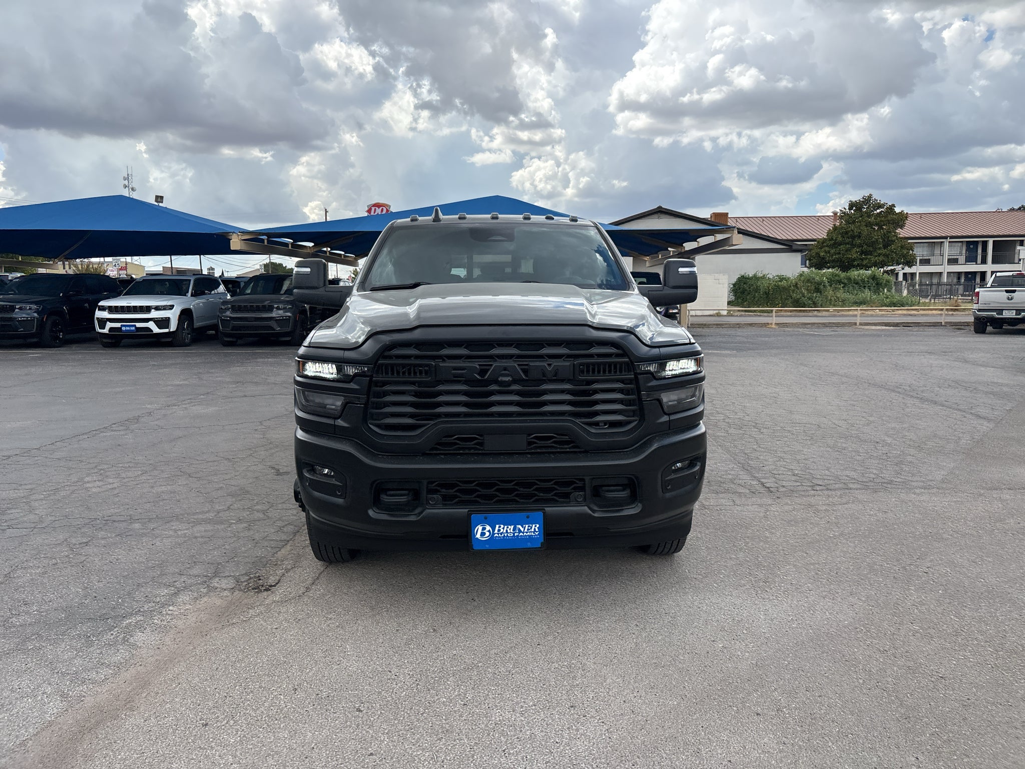 2027 RAM Ram 3500 RAM 3500 TRADESMAN CREW CAB 4X4 8' BOX