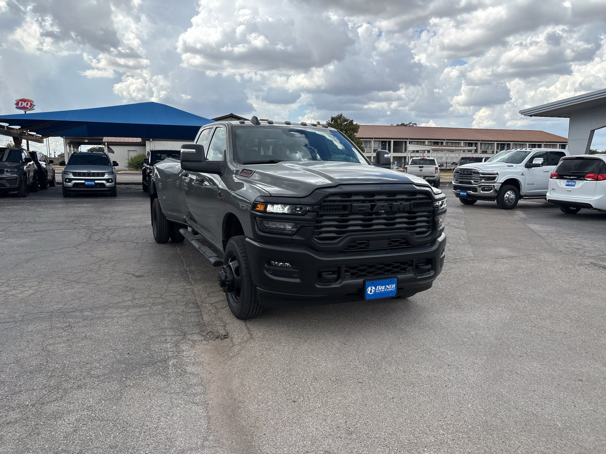 2027 RAM Ram 3500 RAM 3500 TRADESMAN CREW CAB 4X4 8' BOX