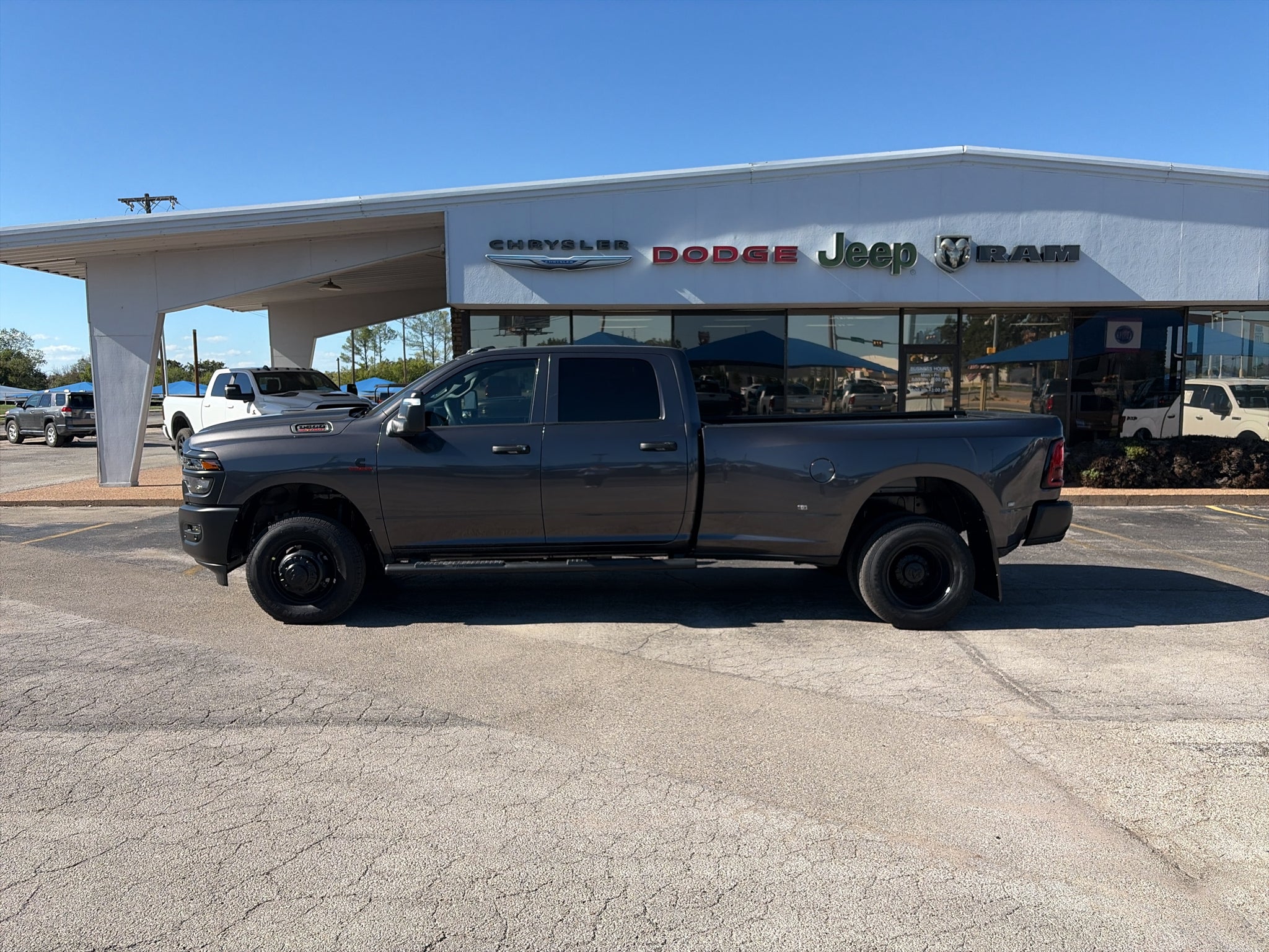 2027 RAM Ram 3500 RAM 3500 TRADESMAN CREW CAB 4X4 8' BOX