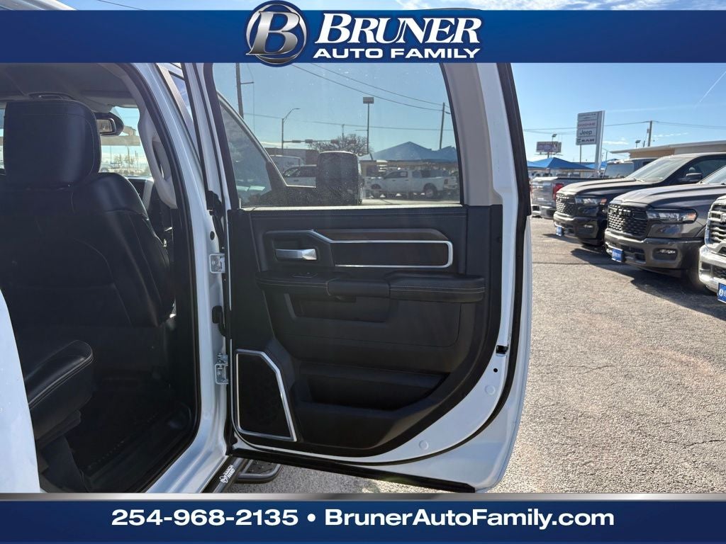 2024 RAM 3500 Laramie Crew Cab 4x4 8' Box