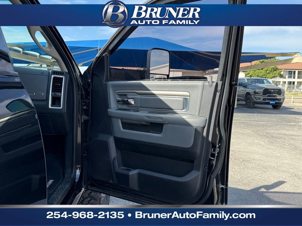 2017 RAM 3500 Lone Star Mega Cab 4x4 6'4' Box