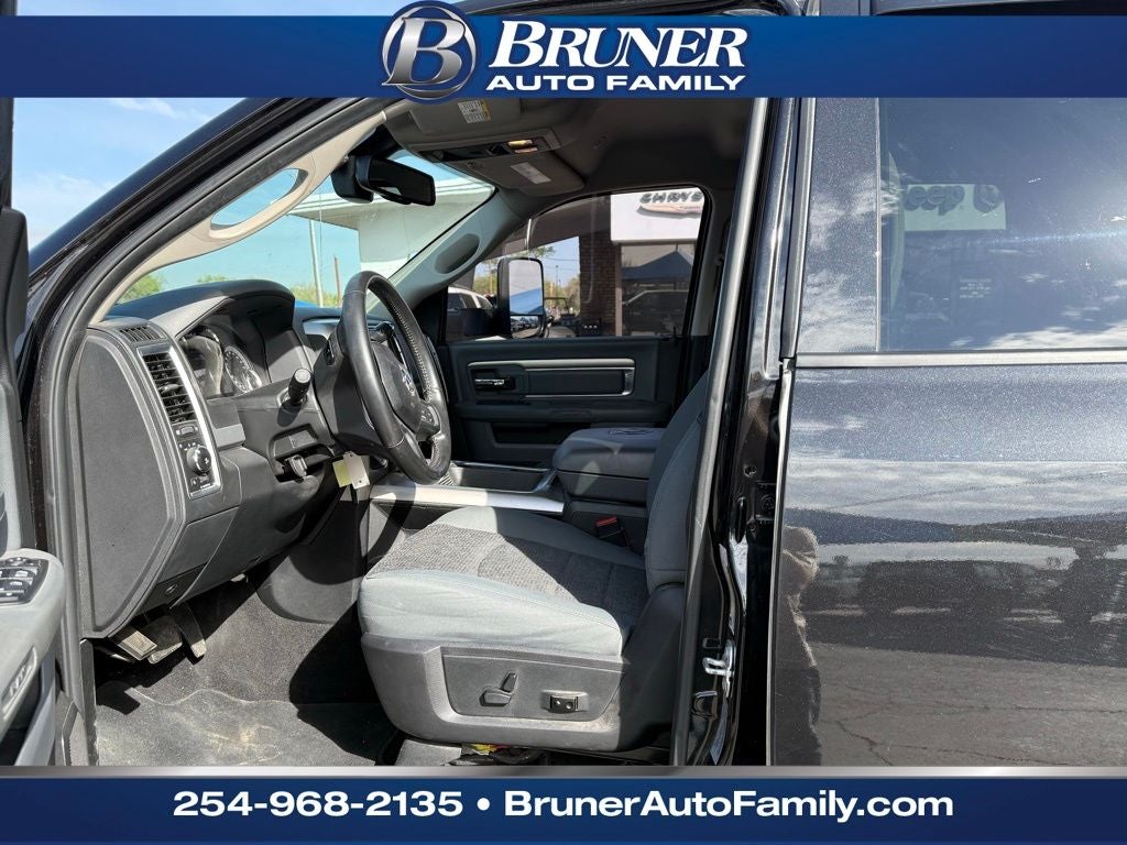 2017 RAM 3500 Lone Star Mega Cab 4x4 6'4' Box