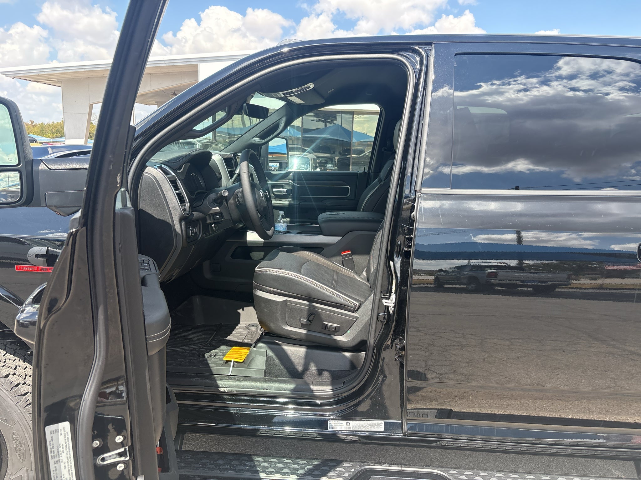 2027 RAM Ram 3500 RAM 3500 LARAMIE MEGA CAB 4X4 6'4' BOX