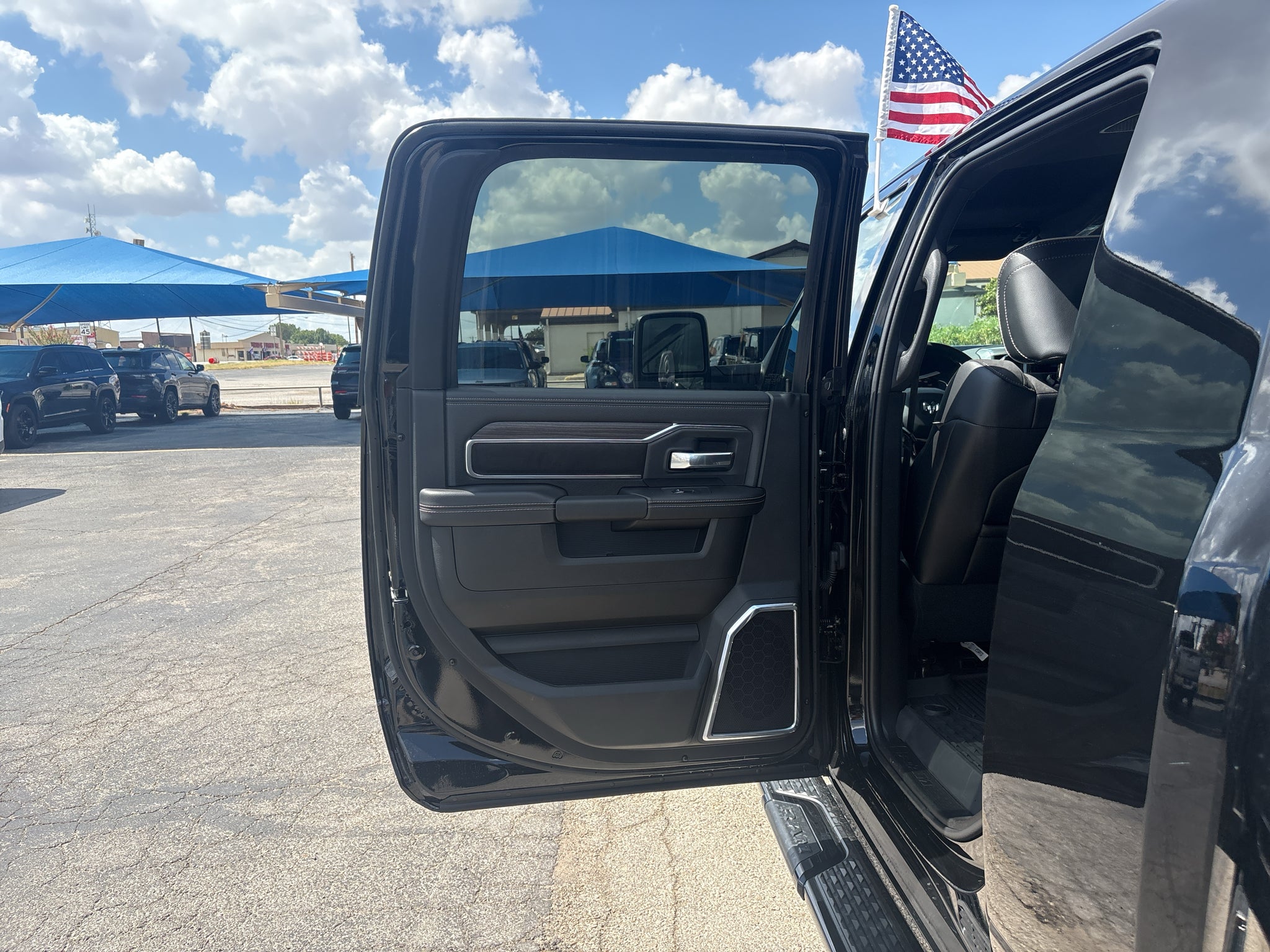 2027 RAM Ram 3500 RAM 3500 LARAMIE MEGA CAB 4X4 6'4' BOX