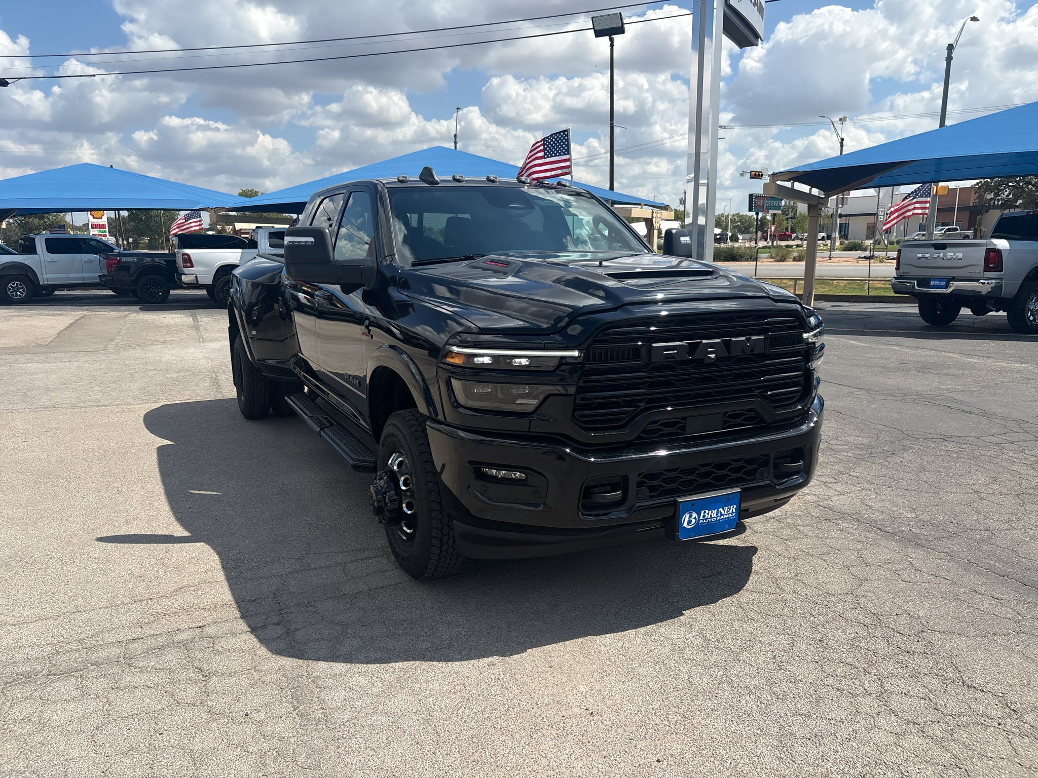 2027 RAM Ram 3500 RAM 3500 LARAMIE MEGA CAB 4X4 6'4' BOX