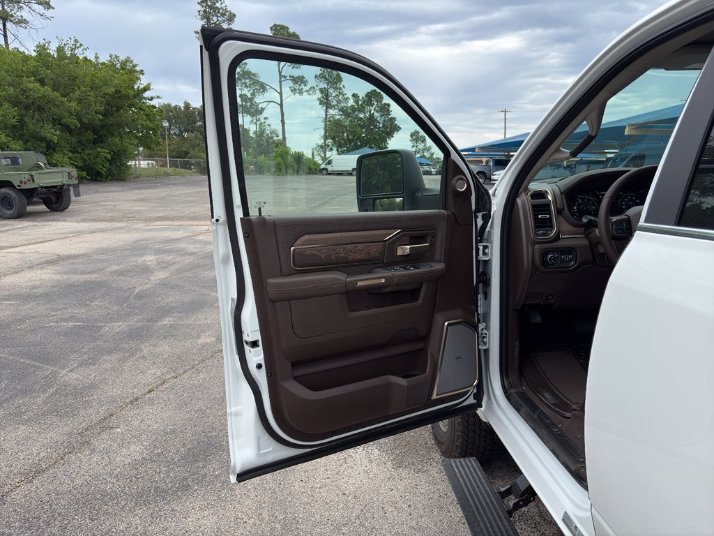 2026 RAM Ram 3500 RAM 3500 LIMITED LONGHORN CREW CAB 4X4 8' BOX