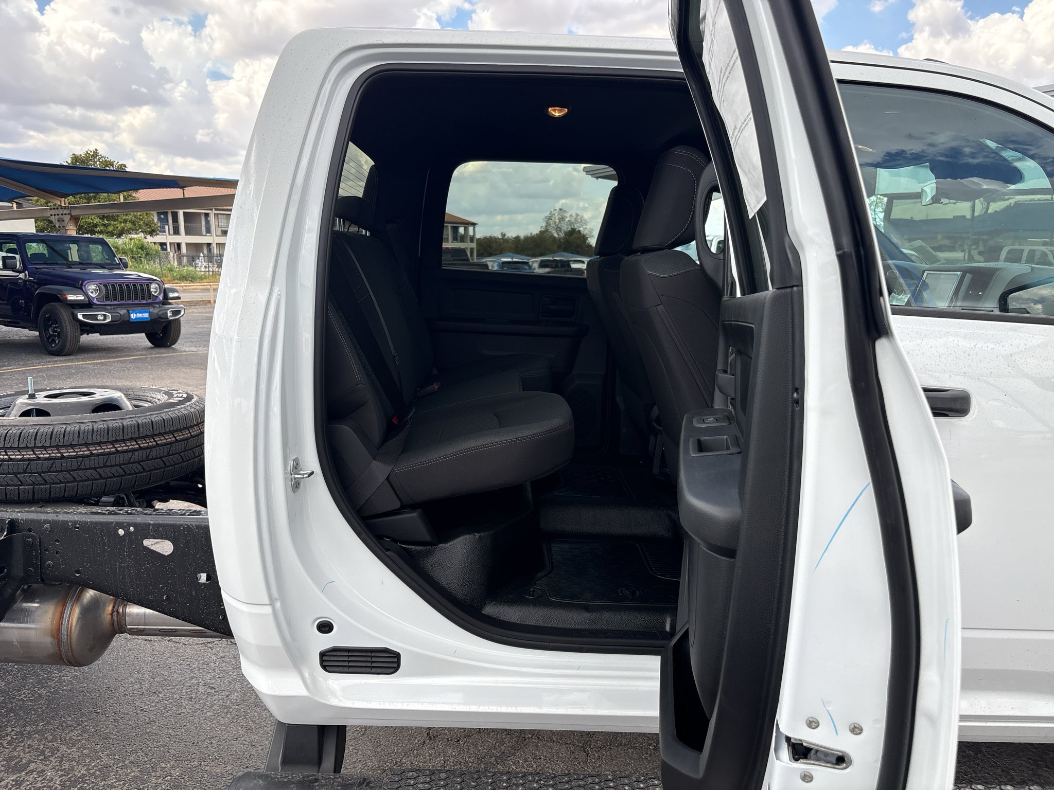 2027 RAM Ram 3500 Chassis Cab RAM 3500 TRADESMAN CREW CAB CHASSIS 4X4 60' CA
