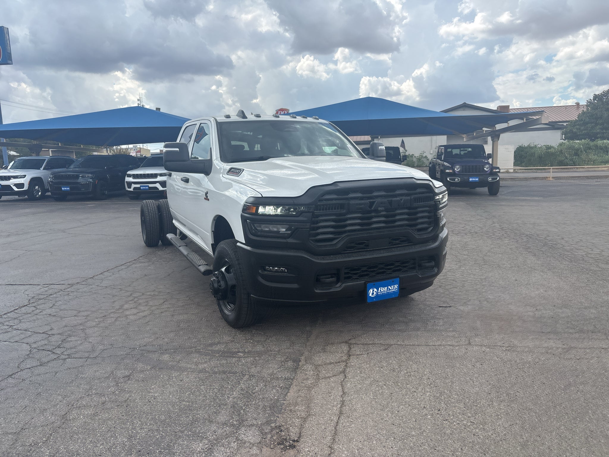 2027 RAM Ram 3500 Chassis Cab RAM 3500 TRADESMAN CREW CAB CHASSIS 4X4 60' CA