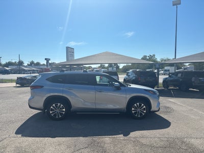 2024 Toyota Highlander Hybrid XLE
