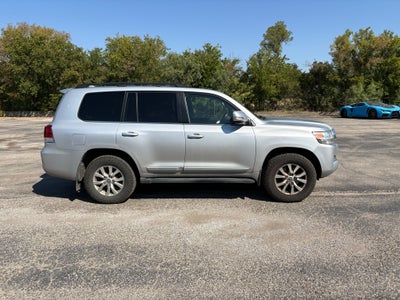 2016 Toyota Land Cruiser V8